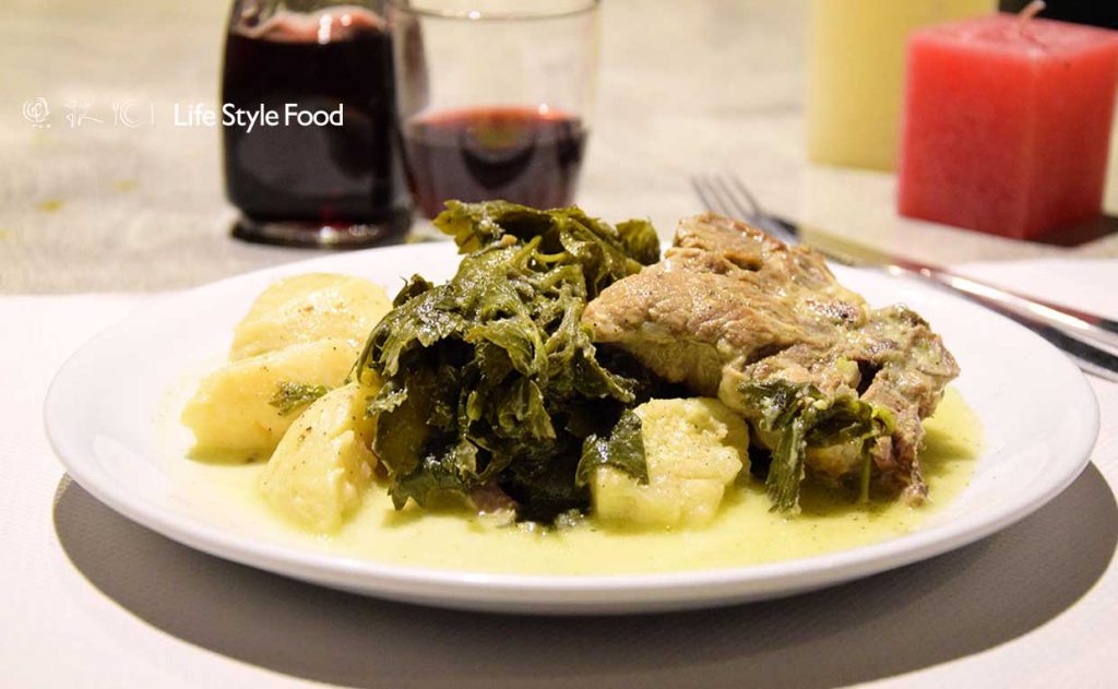 Χοιρινό με σελινόριζα αυγολέμονο της Κωνσταντίνας