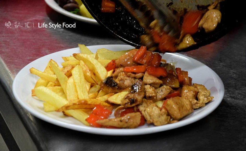 Κοτόπουλο μεθυσμένο με λαχανικά