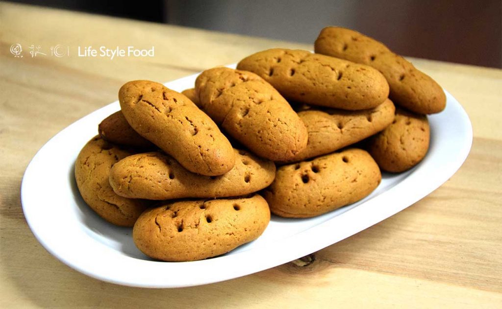 Παραδοσιακά νηστίσιμα μουστοκούλουρα με σπιτικό πετιμέζι