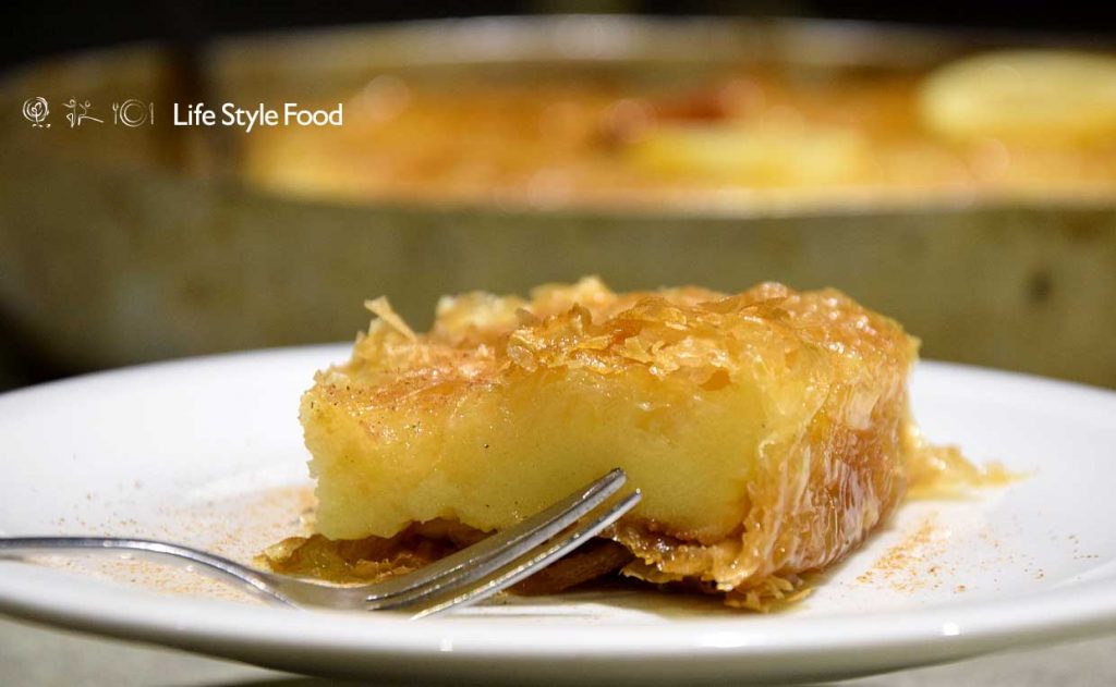 Παραδοσιακό σπιτικό γαλακτομπούρεκο