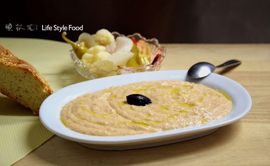 Ταραμοσαλάτα με ψωμί