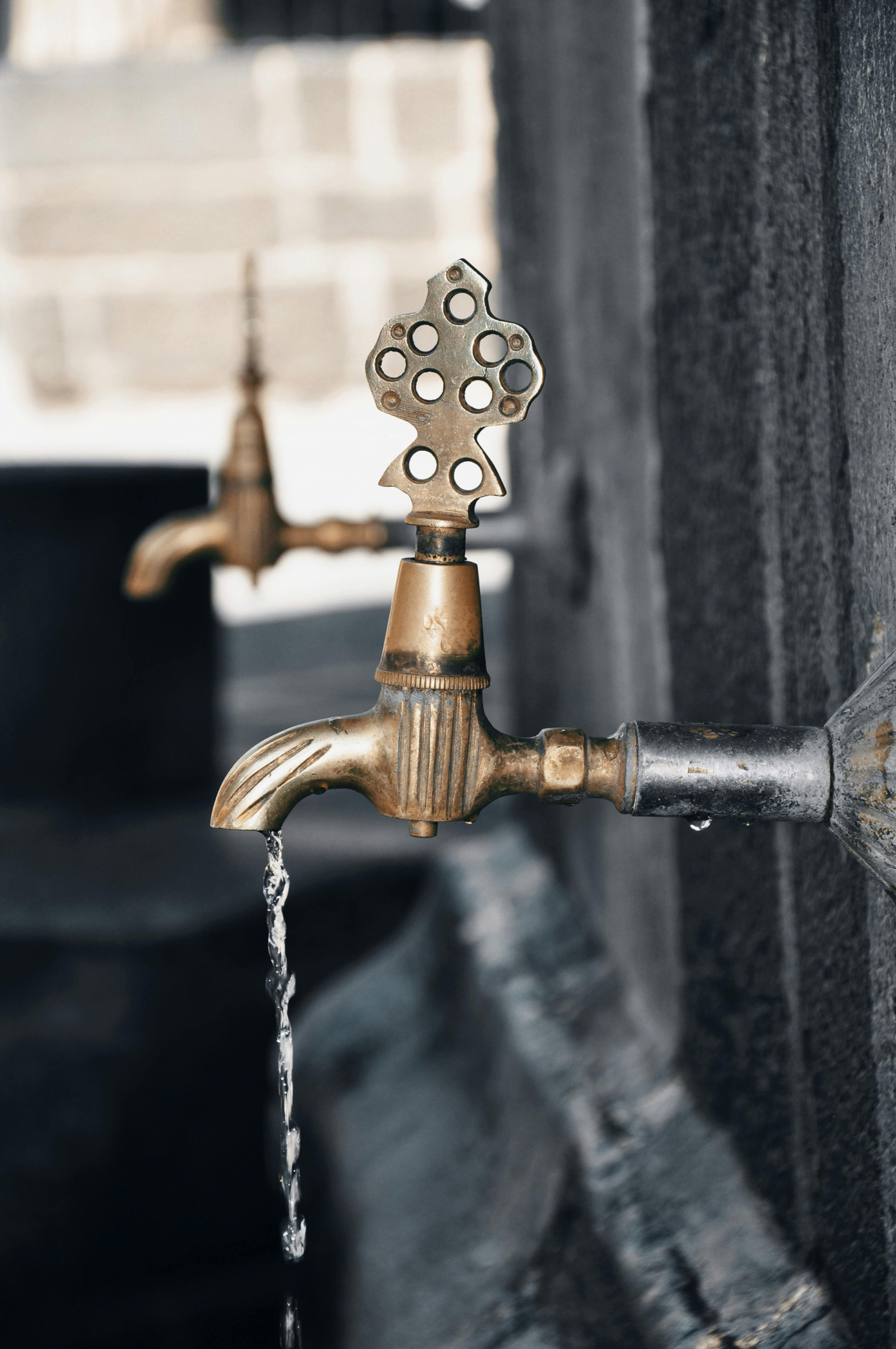 Leaky Faucets Διαρροές Βρυσών σε εξωτερικούς χώρους