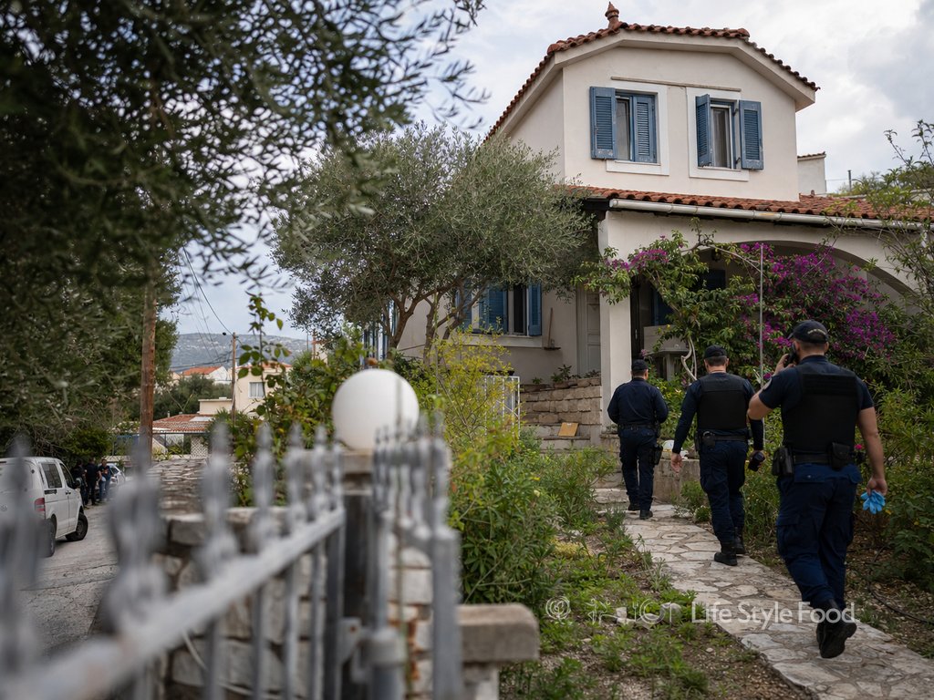 άθαφτη γιαγιά μαραθώνας: σπίτι με αστυνομικούς στην αυλή