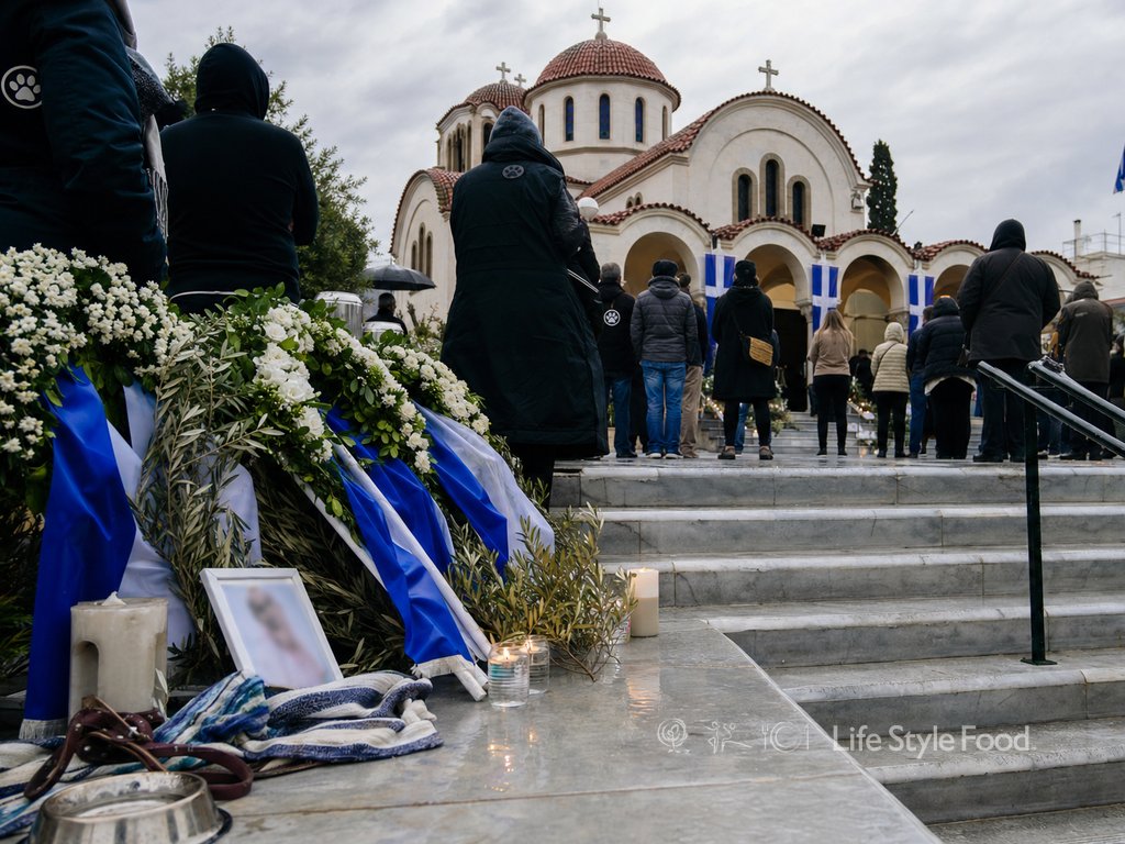 γιώργος μαζωνάκης φιλανθρωπία, πλήθος και δωρεές στην Αγία Τριάδα Νίκαιας